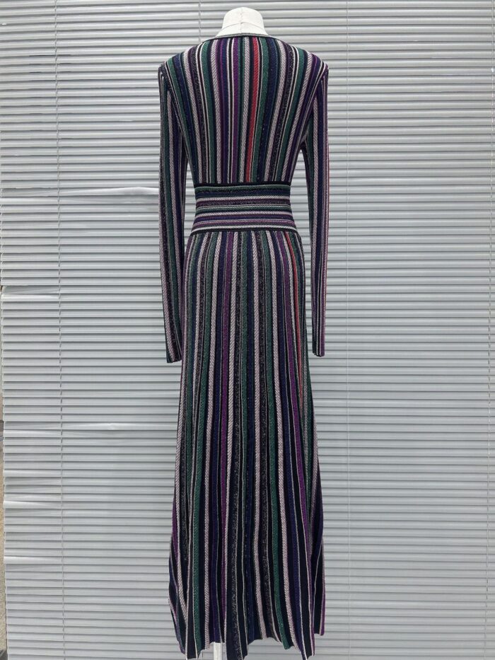 2025 autumn/winter new contrasting color V-neck slim fit and slimming temperament fashionable goddess style knitted long sleeved dress - Image 3