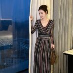 2025 autumn/winter new contrasting color V-neck slim fit and slimming temperament fashionable goddess style knitted long sleeved dress