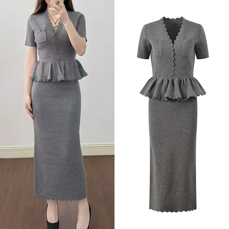 2025 autumn and winter new French style small fragrance V-neck single breasted short sleeved long skirt slim fit and slimming knitted dress