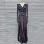 2025 autumn/winter new contrasting color V-neck slim fit and slimming temperament fashionable goddess style knitted long sleeved dress - Image 2
